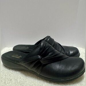 Clarks Black Leather Mules clogs slip on shoes size 8